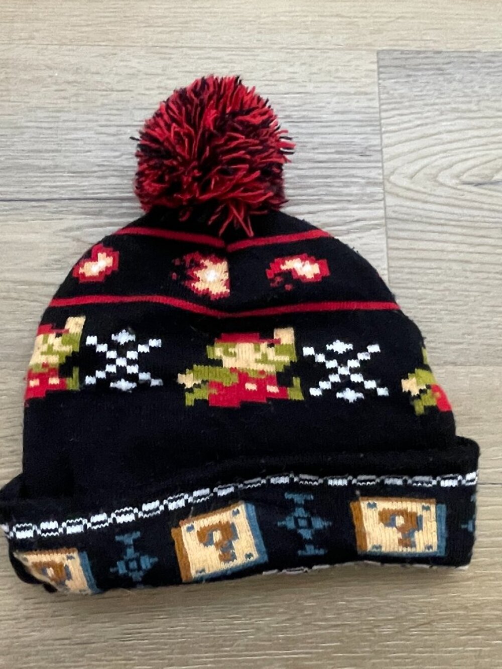 Nintendo Super Mario Bros 8-Bit Pixel Art Knit Pom Beanie Black Red Hat 2017